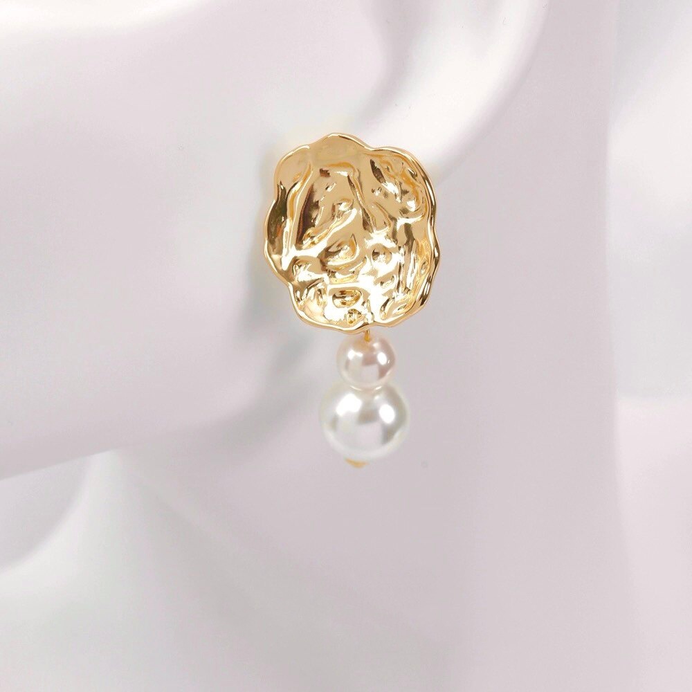 2pcs 18K Gold-Plated Pleated F - Pearl Stud Earrings recension och pris
